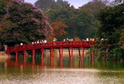 Dong Nai, Vietnam - June 4th, 2017: Panorama Of Ecotourism Area With A  Bridge Over The Peninsula In Large Lake With Many Small Islands Stock  Photo, Picture and Royalty Free Image. Image 80455504.