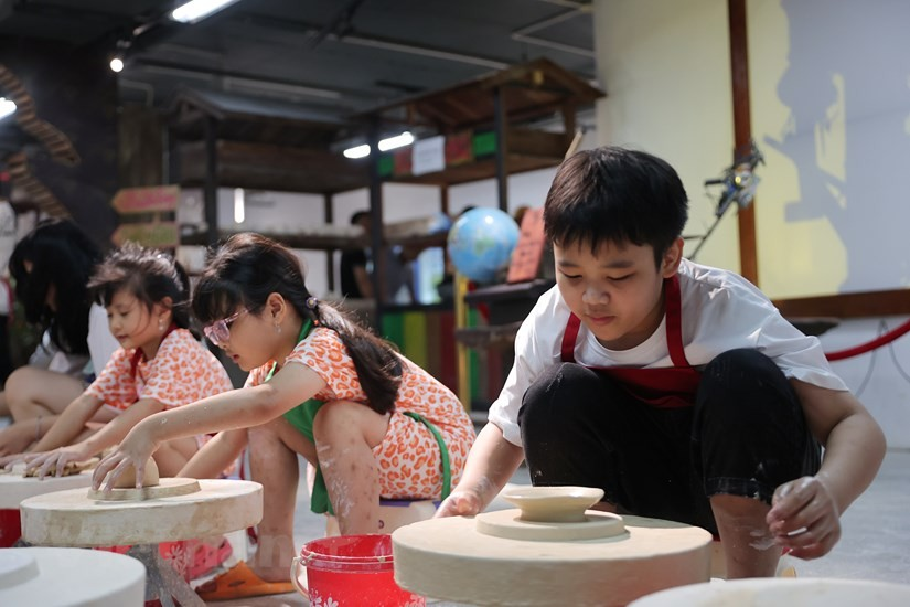  Bat Trang Pottery Village