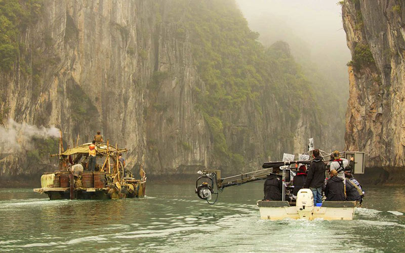 film-crew-boats-vietnam-halong-tours