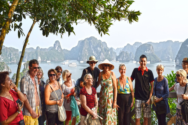 04-halong_bay_nadova Vietnamese People