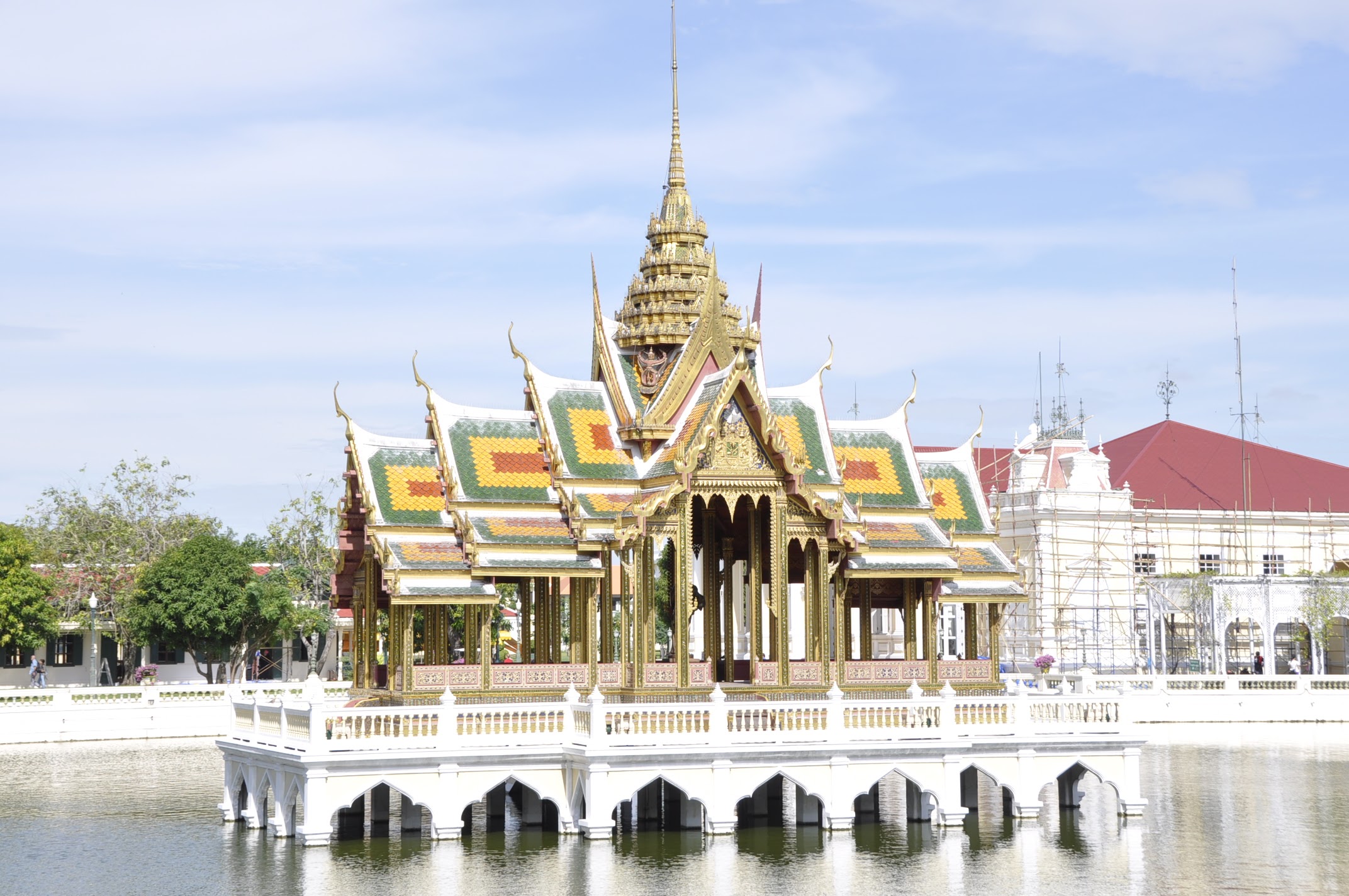 dsc0100 Bangkok is huge, sprawling, exciting, and intoxicating