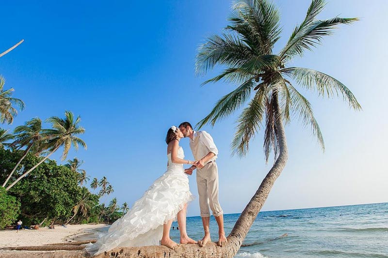 Honeymoon couple at Phuket Honeymoon couple at Phuket Thailand honeymoon tour