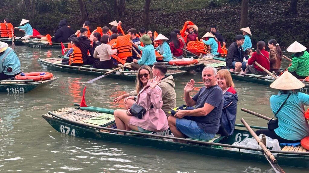 Nadova Tours clients on a boat ride in Tràng An (Ninh Bình)